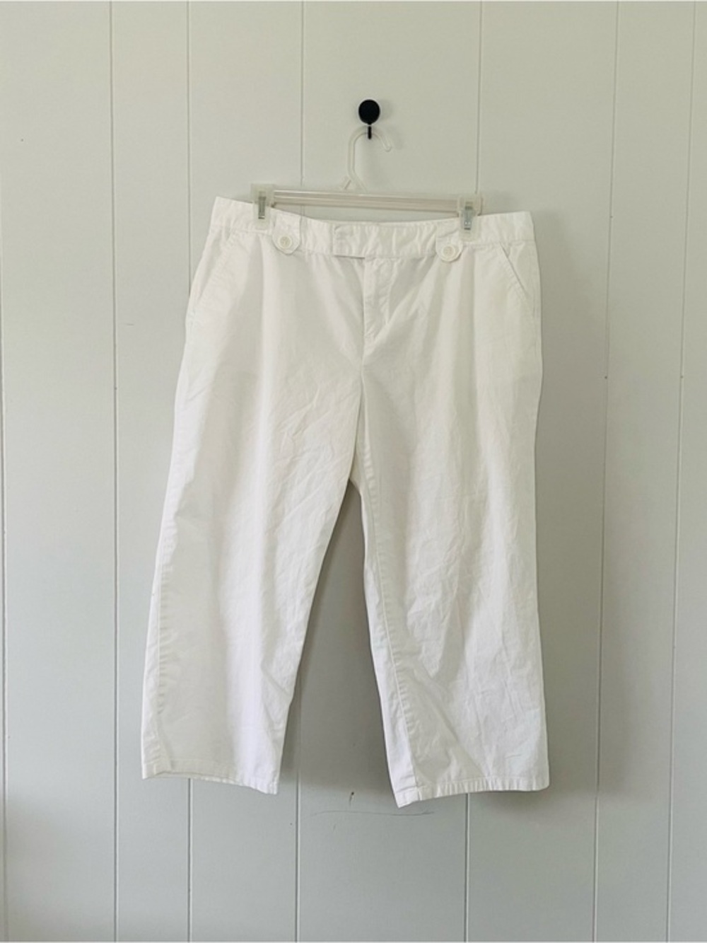 Daisy Fuentes White Capris